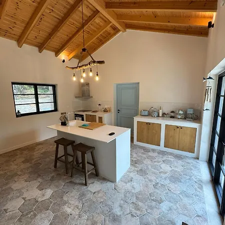 Horti , 333 Steps From Bay *